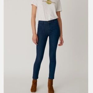 NWT Size 29 M.i.h Jeans in Blue Noir the Bridge style with shredding at the knee